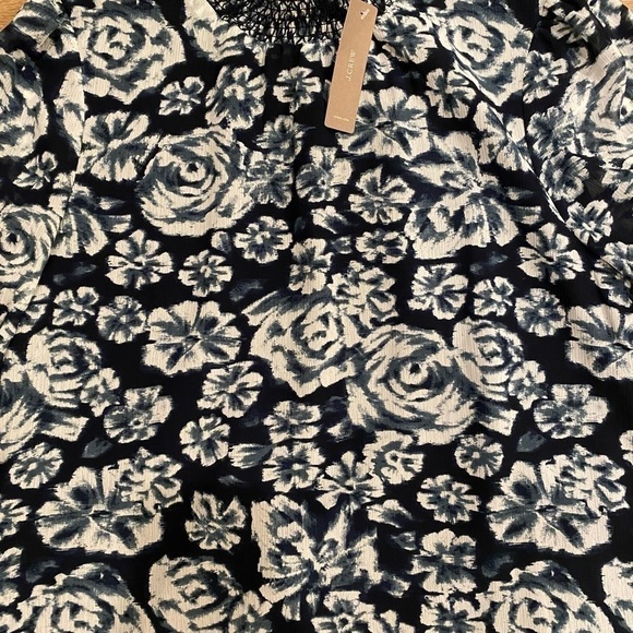 J Crew AE860 NWT Size S Navy Ikat Shaded Floral Crinkle Chiffon Smocked Blouse - Picture 3 of 5